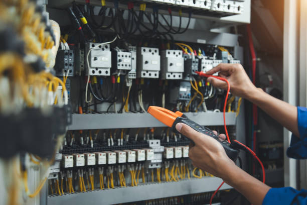 Best Affordable Electrician  in Manchester, IA