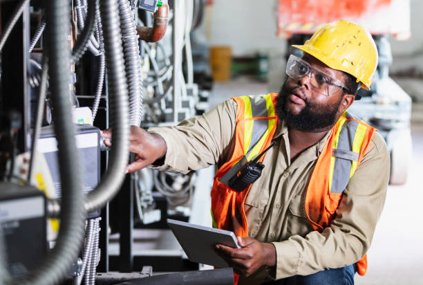 Best Affordable Emergency Electrician  in Manchester, IA
